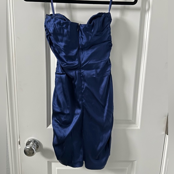 Express dress - Picture 2 of 3